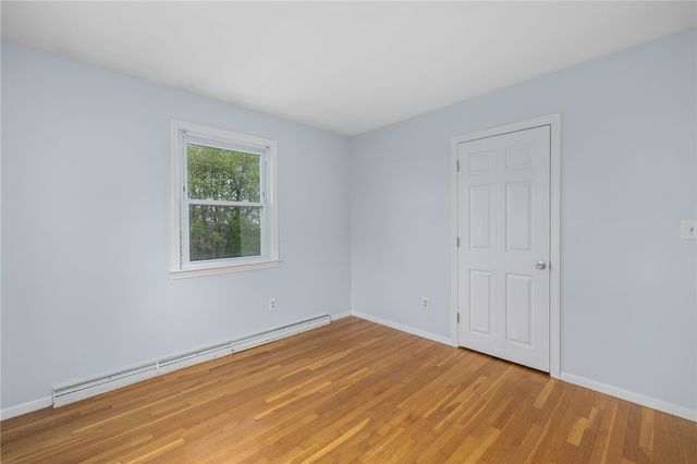 23 Algonquin Drive, Middletown, RI 02842