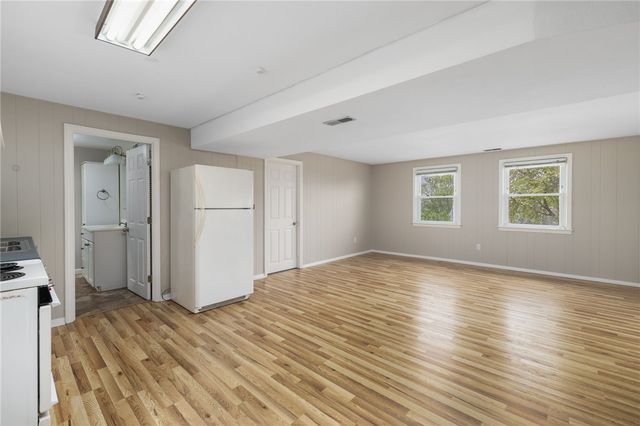 23 Algonquin Drive, Middletown, RI 02842
