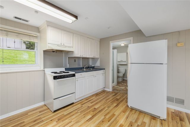 23 Algonquin Drive, Middletown, RI 02842
