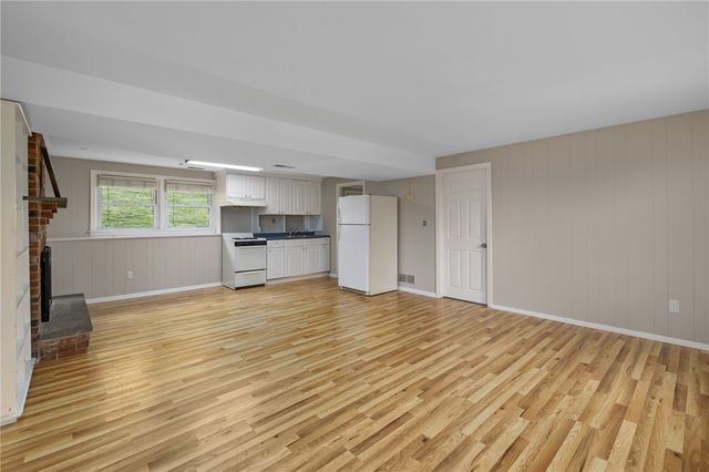 23 Algonquin Drive, Middletown, RI 02842