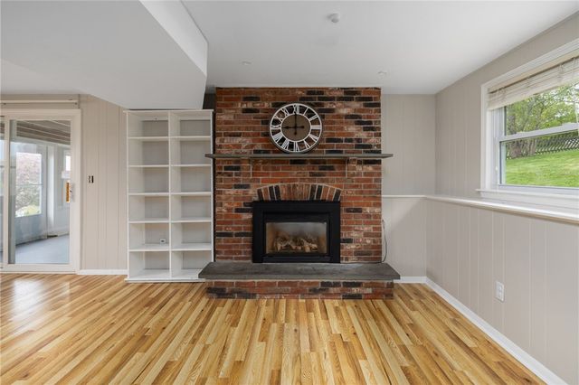 23 Algonquin Drive, Middletown, RI 02842