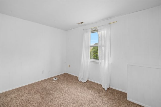 23 Algonquin Drive, Middletown, RI 02842