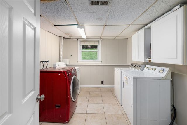 23 Algonquin Drive, Middletown, RI 02842