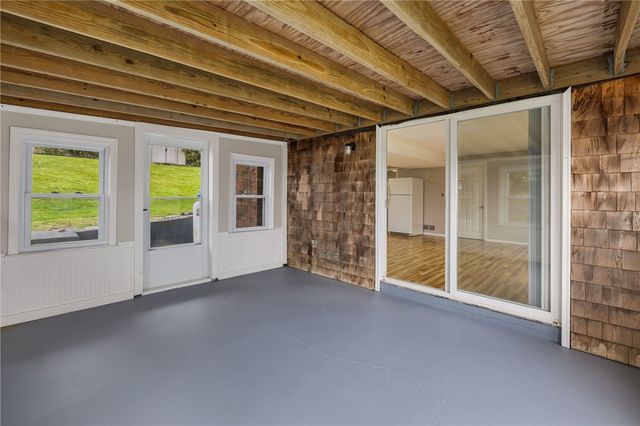 23 Algonquin Drive, Middletown, RI 02842