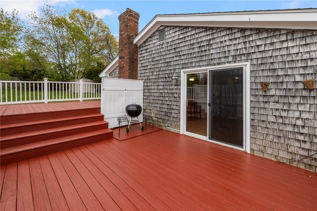 23 Algonquin Drive, Middletown, RI 02842