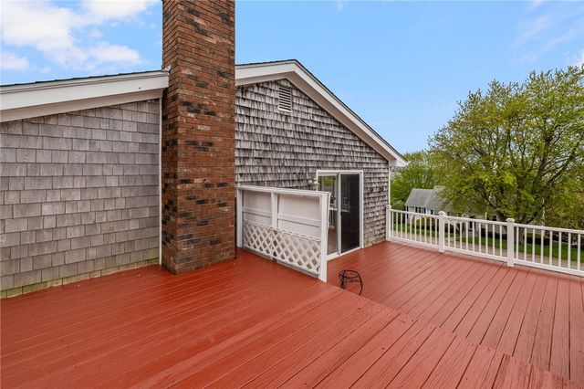 23 Algonquin Drive, Middletown, RI 02842