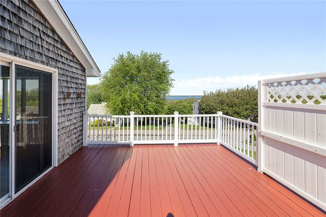 23 Algonquin Drive, Middletown, RI 02842