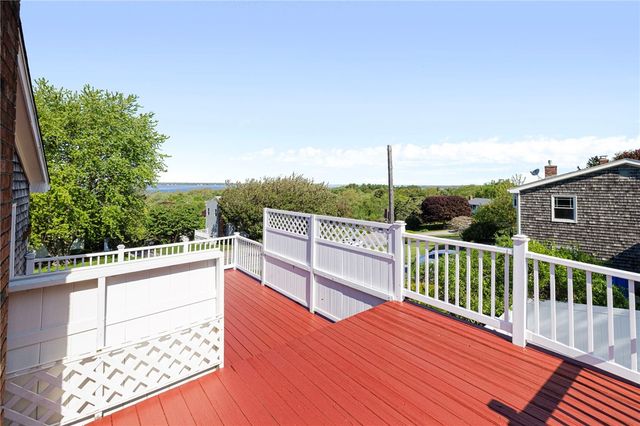 23 Algonquin Drive, Middletown, RI 02842