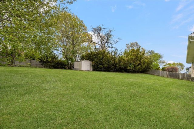 23 Algonquin Drive, Middletown, RI 02842