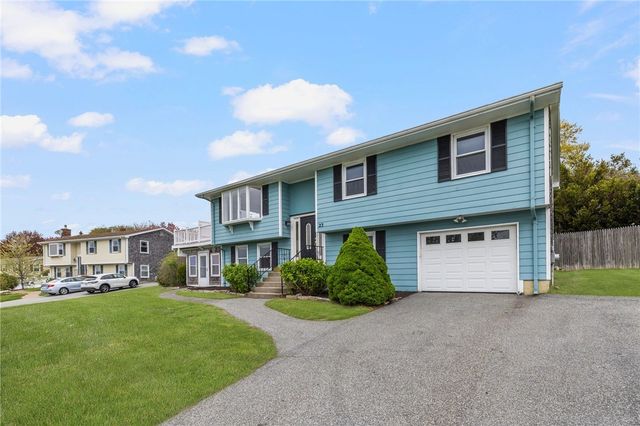 23 Algonquin Drive, Middletown, RI 02842