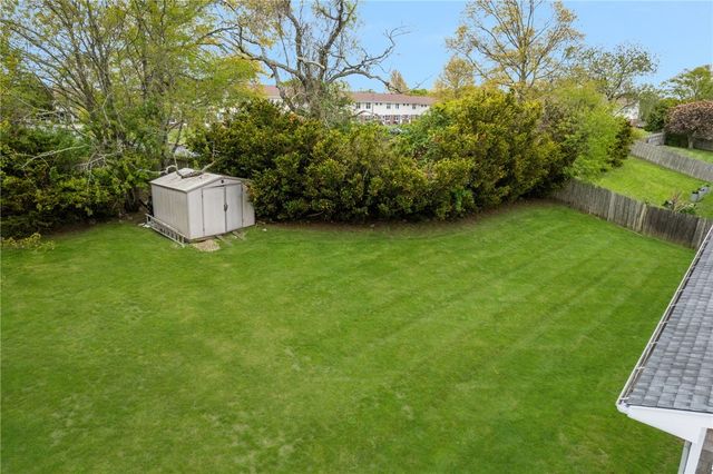23 Algonquin Drive, Middletown, RI 02842