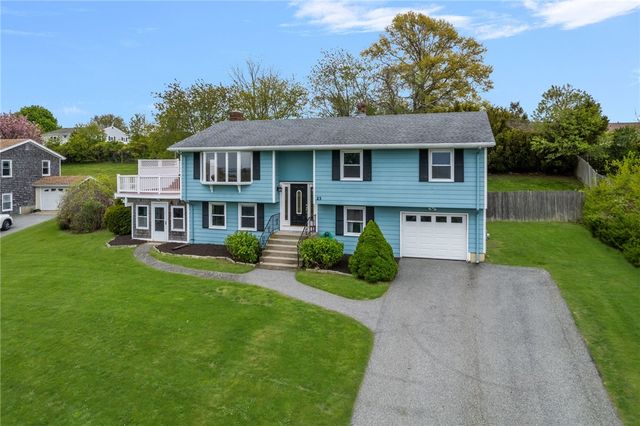 23 Algonquin Drive, Middletown, RI 02842