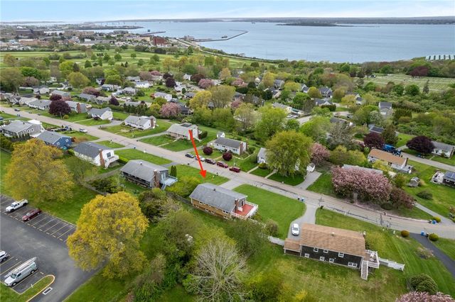 23 Algonquin Drive, Middletown, RI 02842