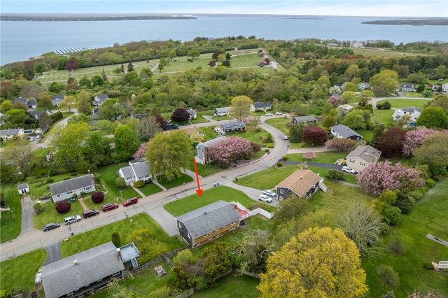 23 Algonquin Drive, Middletown, RI 02842
