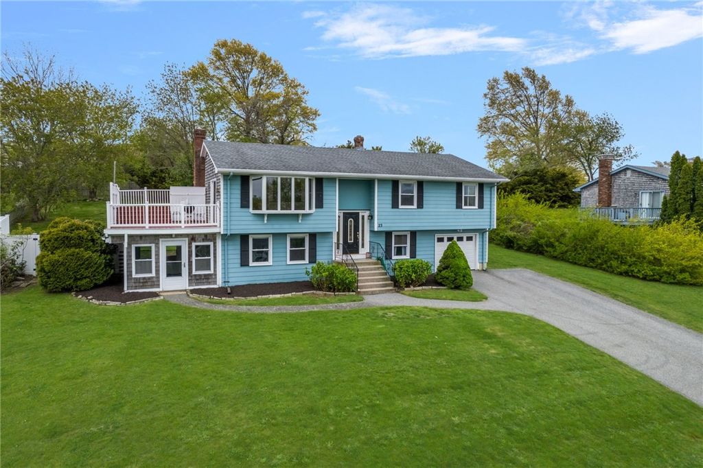 23 Algonquin Drive, Middletown, RI 02842
