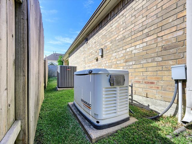 2521 Twisting Pine Court, Houston, TX 77345