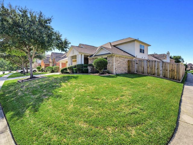 2521 Twisting Pine Court, Houston, TX 77345