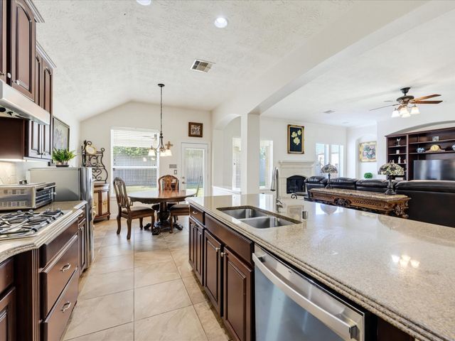 2521 Twisting Pine Court, Houston, TX 77345
