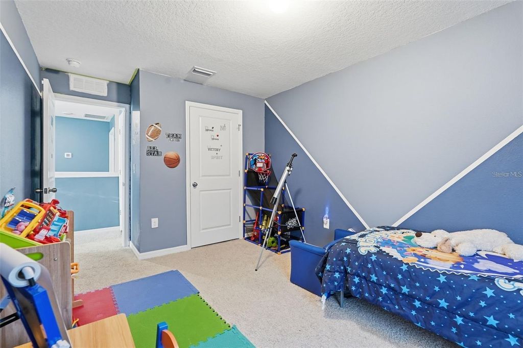 Image 20 of property listing at 7811 DAVIE RAY DRIVE, Zephyrhills, FL 33540