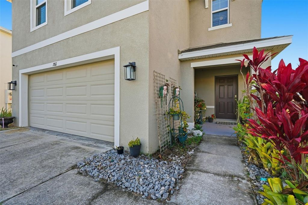 Image 4 of property listing at 7811 DAVIE RAY DRIVE, Zephyrhills, FL 33540