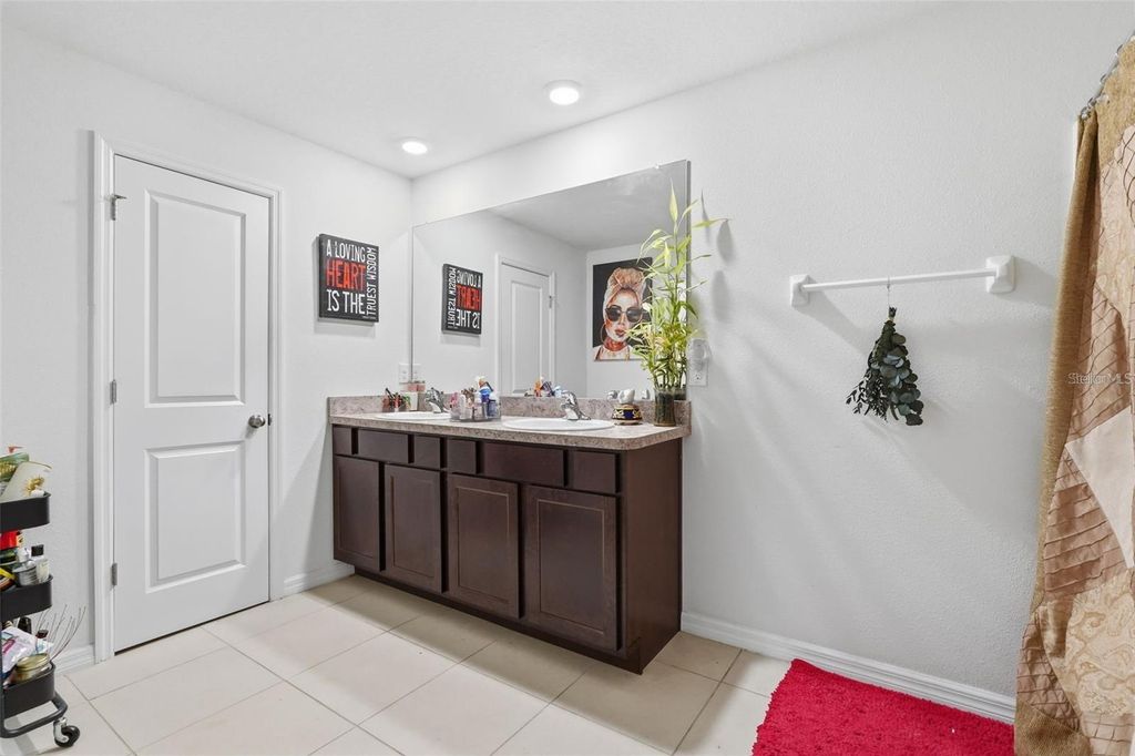 Image 33 of property listing at 7811 DAVIE RAY DRIVE, Zephyrhills, FL 33540