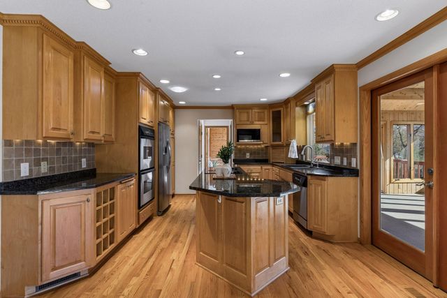 1120 Vagabond Lane N, Plymouth, MN 55447