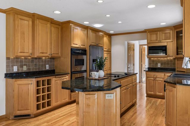 1120 Vagabond Lane N, Plymouth, MN 55447