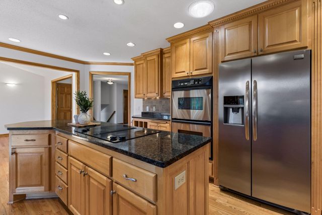 1120 Vagabond Lane N, Plymouth, MN 55447