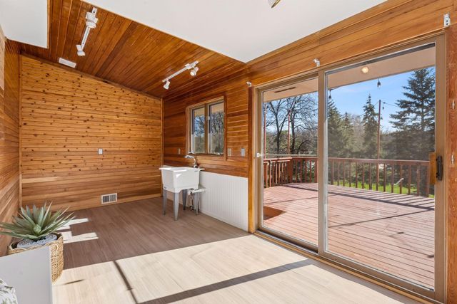 1120 Vagabond Lane N, Plymouth, MN 55447