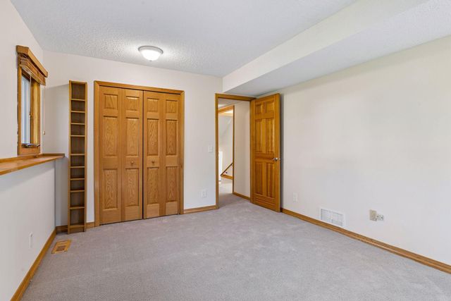 1120 Vagabond Lane N, Plymouth, MN 55447