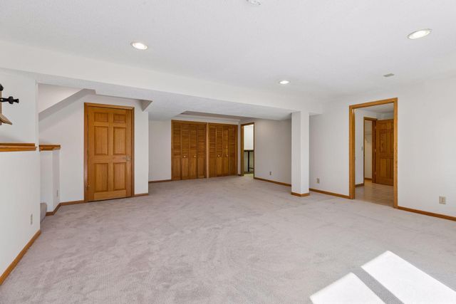 1120 Vagabond Lane N, Plymouth, MN 55447
