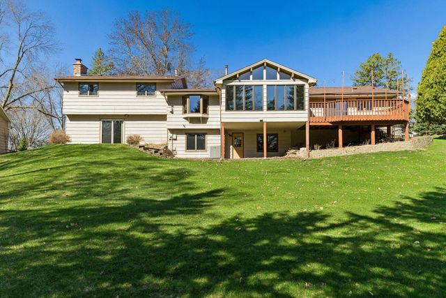 1120 Vagabond Lane N, Plymouth, MN 55447