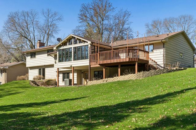 1120 Vagabond Lane N, Plymouth, MN 55447