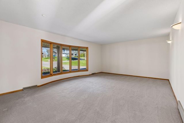 1120 Vagabond Lane N, Plymouth, MN 55447