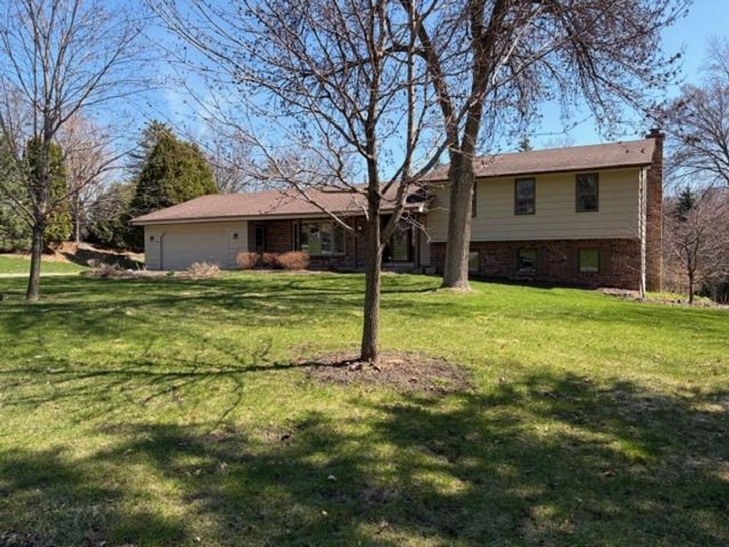 1120 Vagabond Lane N, Plymouth, MN 55447