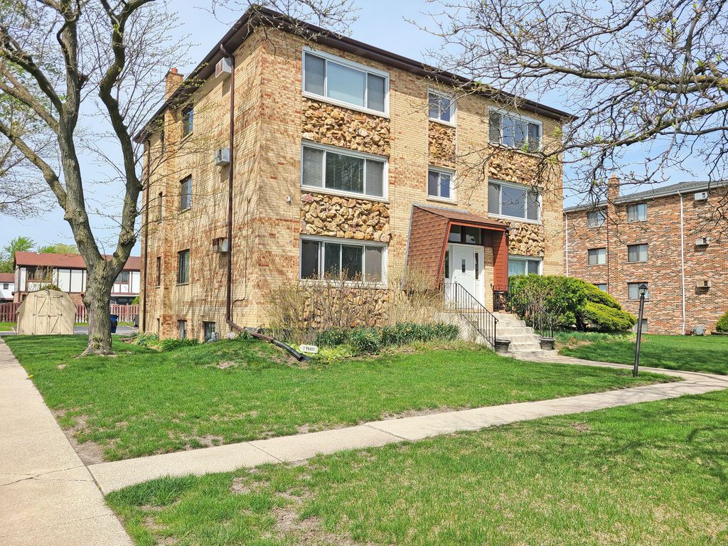 2 Paxos Drive 1W, Palos Hills, IL 60465