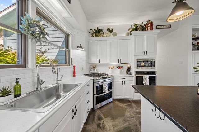 126 W Hunters Pointe Dr, Kerrville, TX 78028