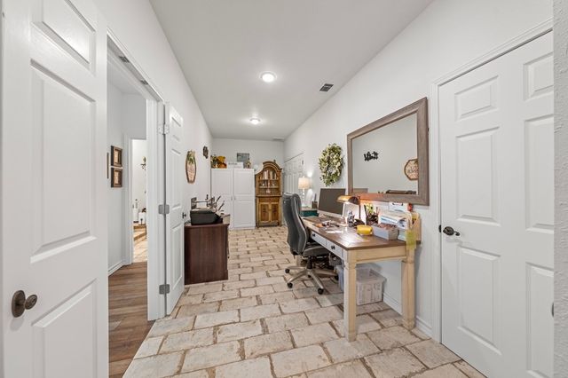 126 W Hunters Pointe Dr, Kerrville, TX 78028