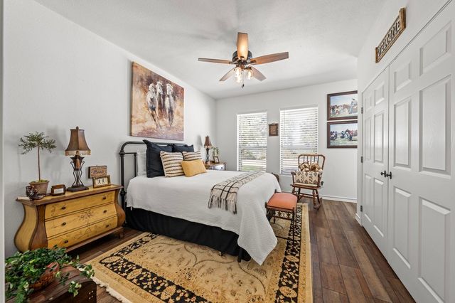 126 W Hunters Pointe Dr, Kerrville, TX 78028