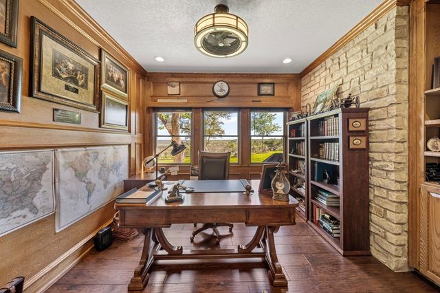 126 W Hunters Pointe Dr, Kerrville, TX 78028