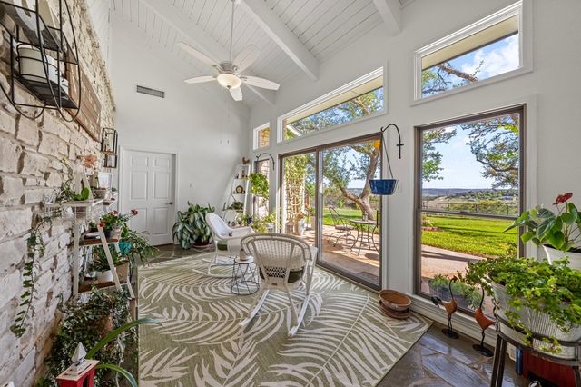 126 W Hunters Pointe Dr, Kerrville, TX 78028