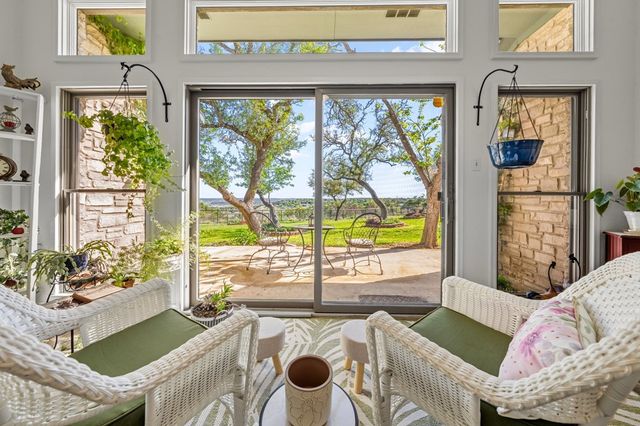 126 W Hunters Pointe Dr, Kerrville, TX 78028