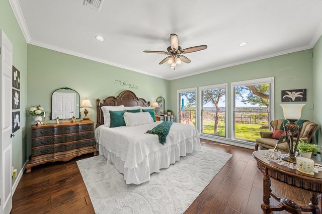 126 W Hunters Pointe Dr, Kerrville, TX 78028