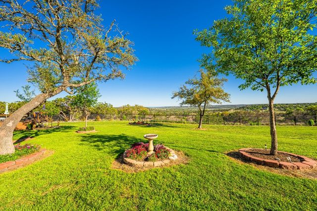 126 W Hunters Pointe Dr, Kerrville, TX 78028