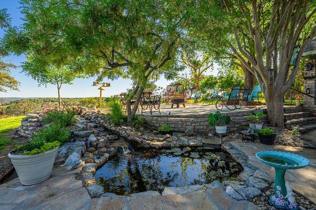 126 W Hunters Pointe Dr, Kerrville, TX 78028