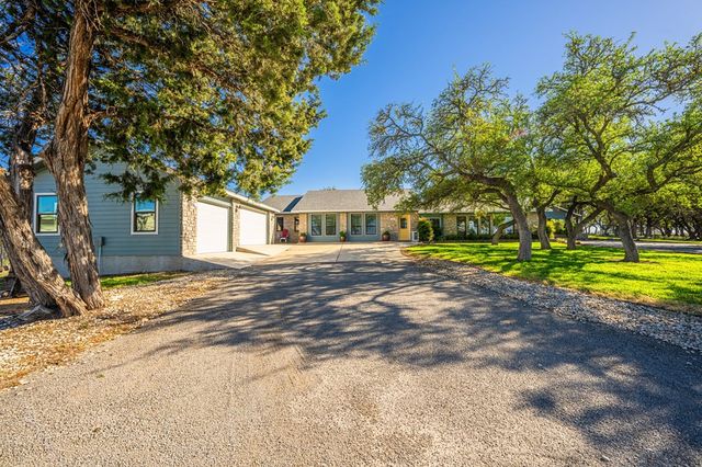 126 W Hunters Pointe Dr, Kerrville, TX 78028