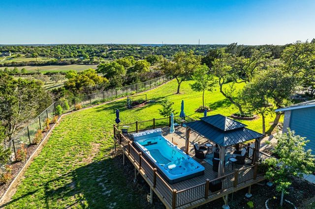 126 W Hunters Pointe Dr, Kerrville, TX 78028