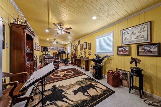 126 W Hunters Pointe Dr, Kerrville, TX 78028
