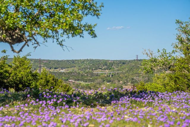 126 W Hunters Pointe Dr, Kerrville, TX 78028