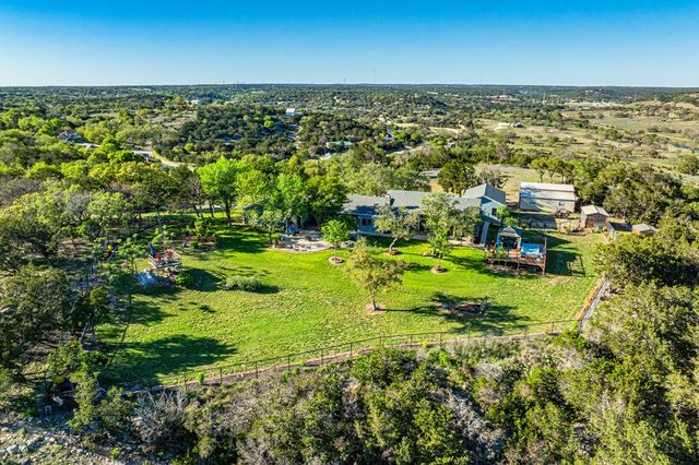 126 W Hunters Pointe Dr, Kerrville, TX 78028